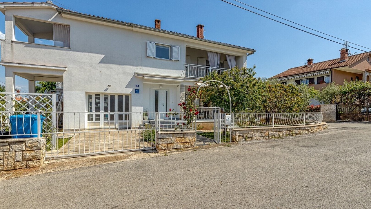 Photo of Outdoor in Spadici