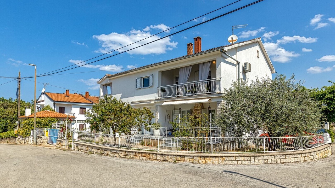 Photo of Outdoor in Spadici