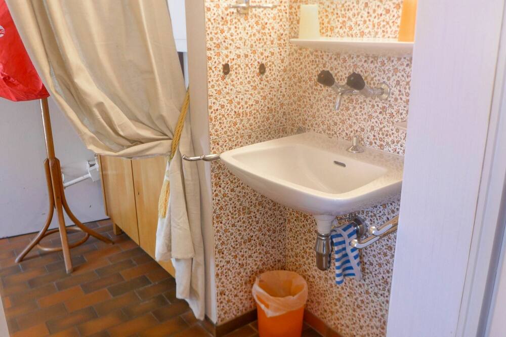 Photo of Bathroom in Chardonne