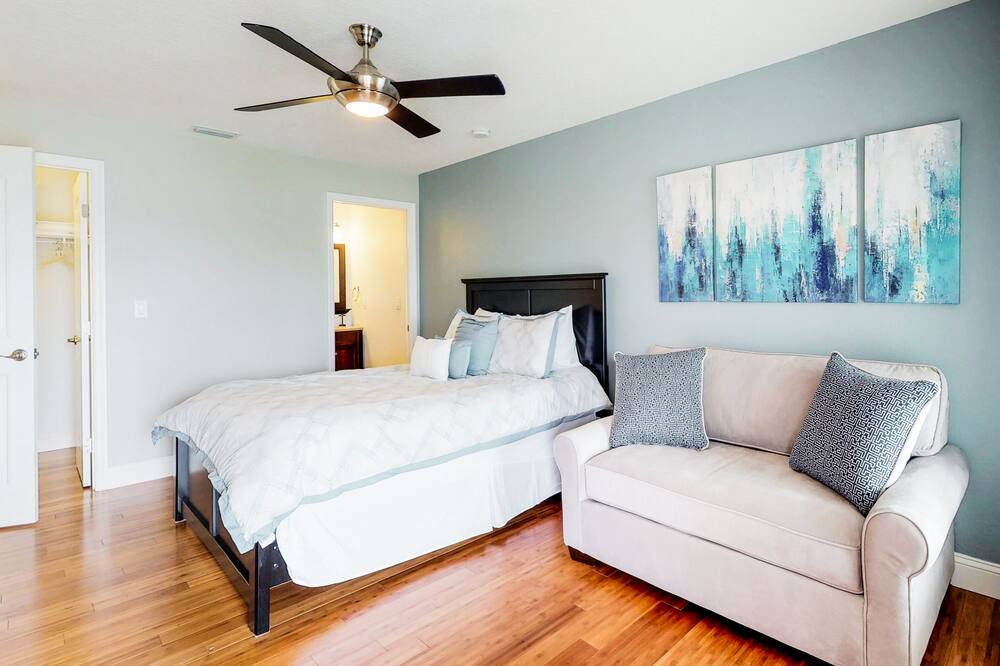 Photo of Others in Avalon by the Sea