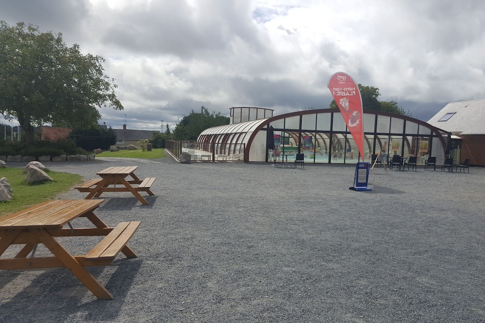 Photo of Others in Litteau