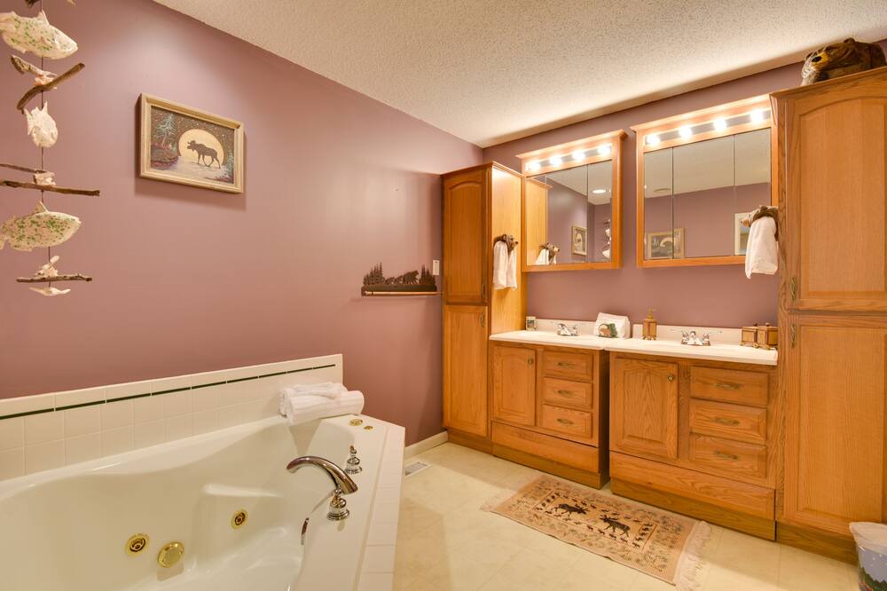 Photo of Bathroom in La Follette