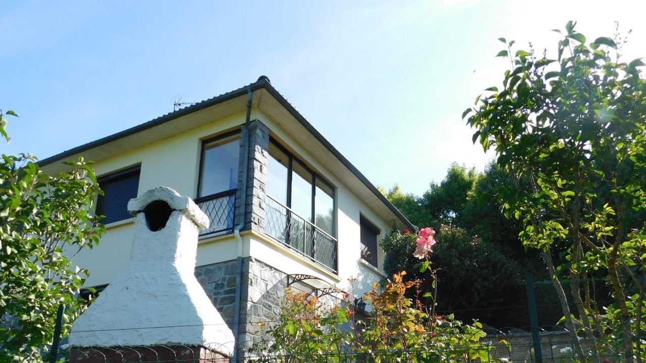 Photo of Buildings in Naves