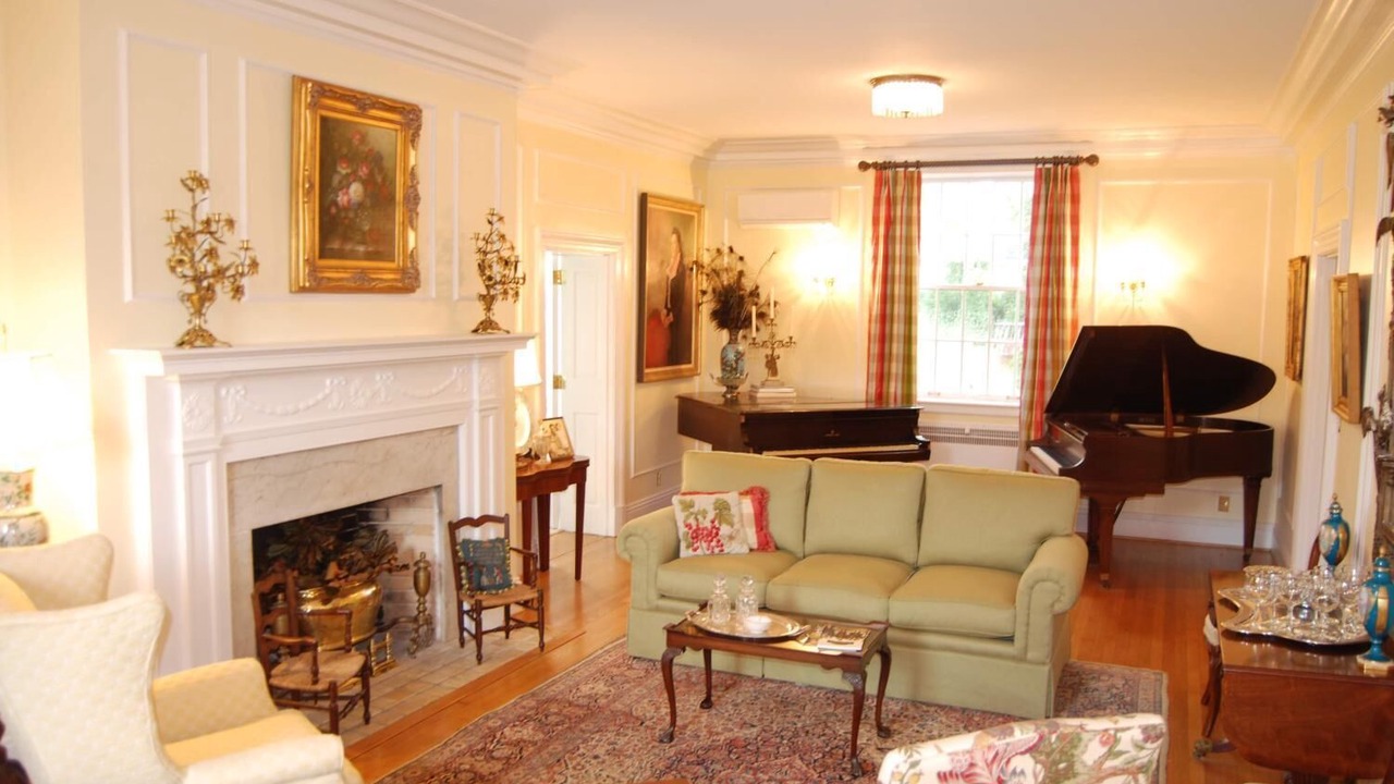 Photo of Livingroom in Yorktown