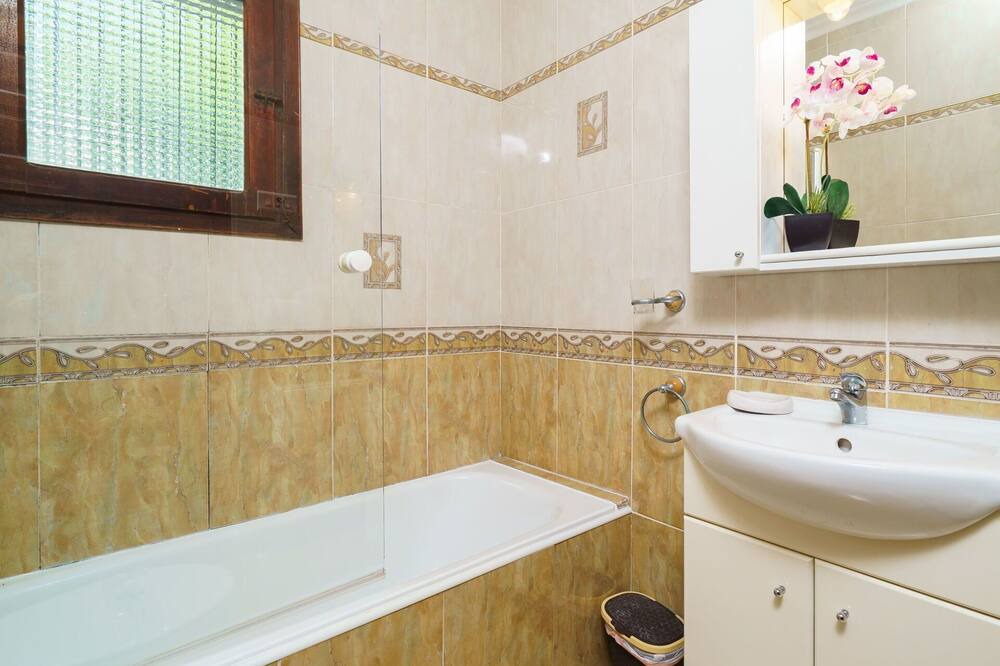 Photo of Bathroom in Arnella