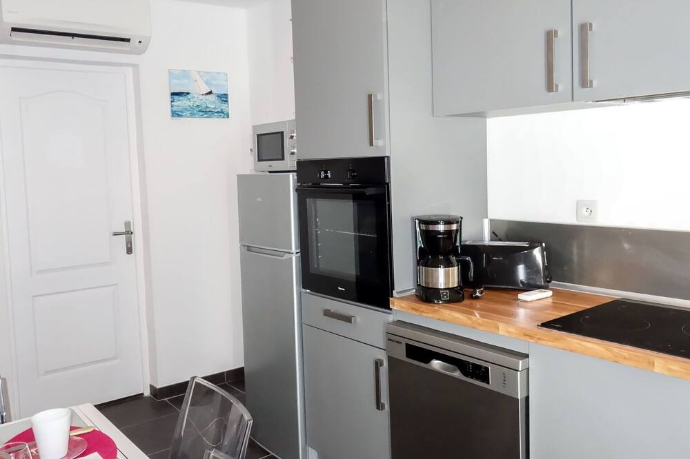 Photo of Bedroom in Saint-Laurent-d'Aigouze