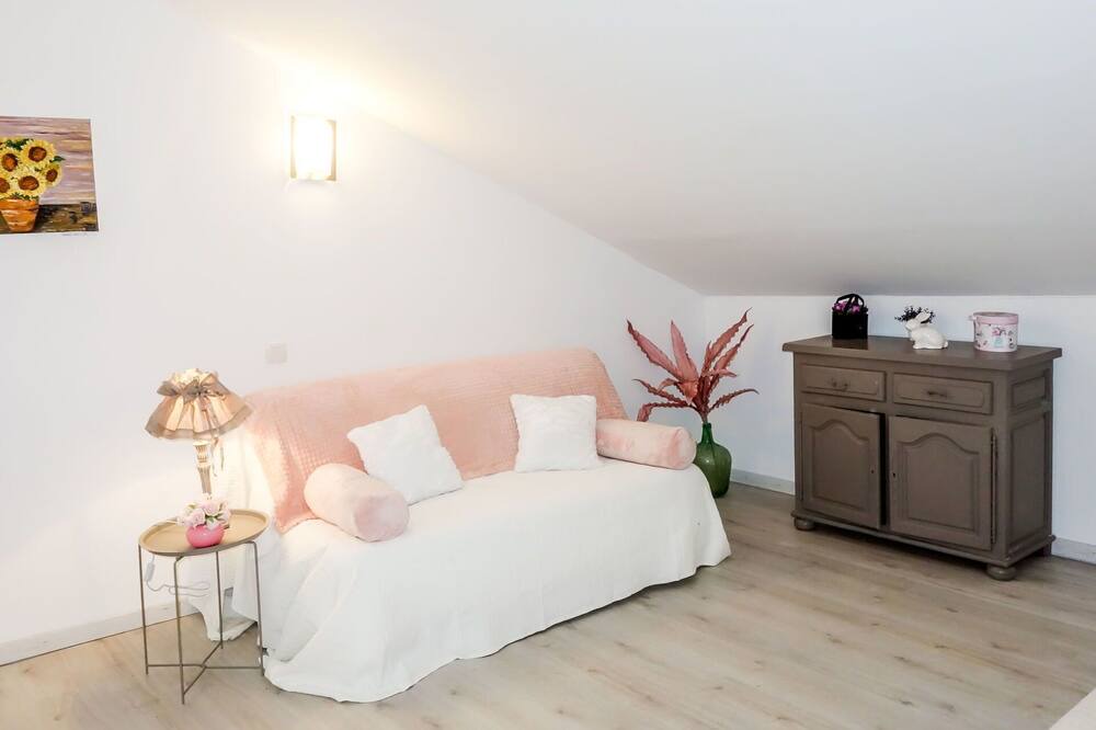 Photo of Bedroom in Saint-Laurent-d'Aigouze
