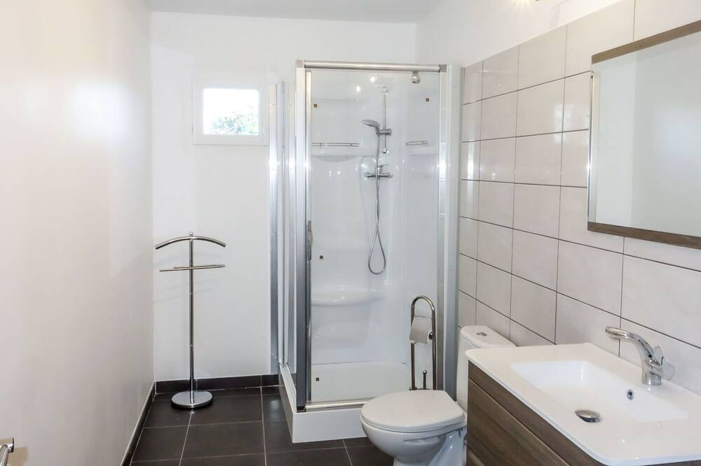 Photo of Bathroom in Saint-Laurent-d'Aigouze