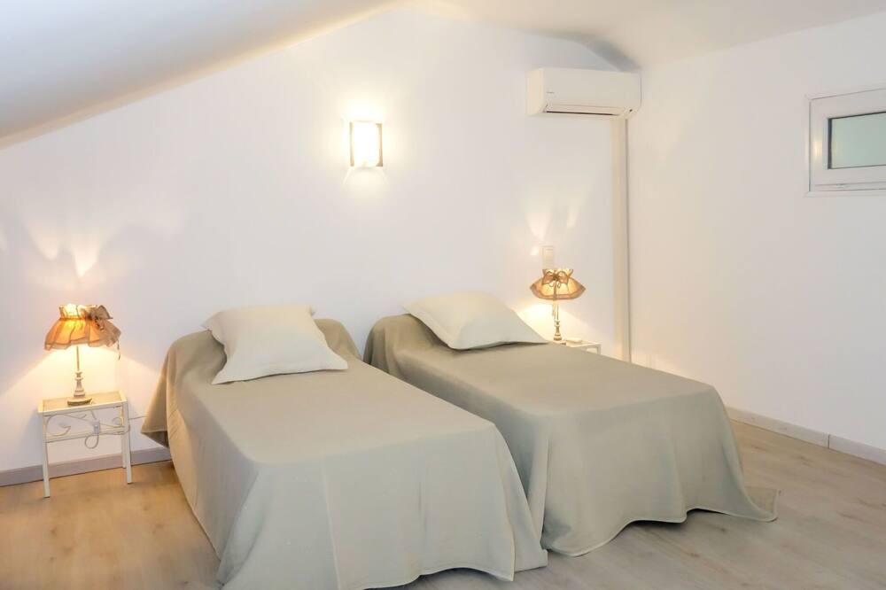 Photo of Bedroom in Saint-Laurent-d'Aigouze