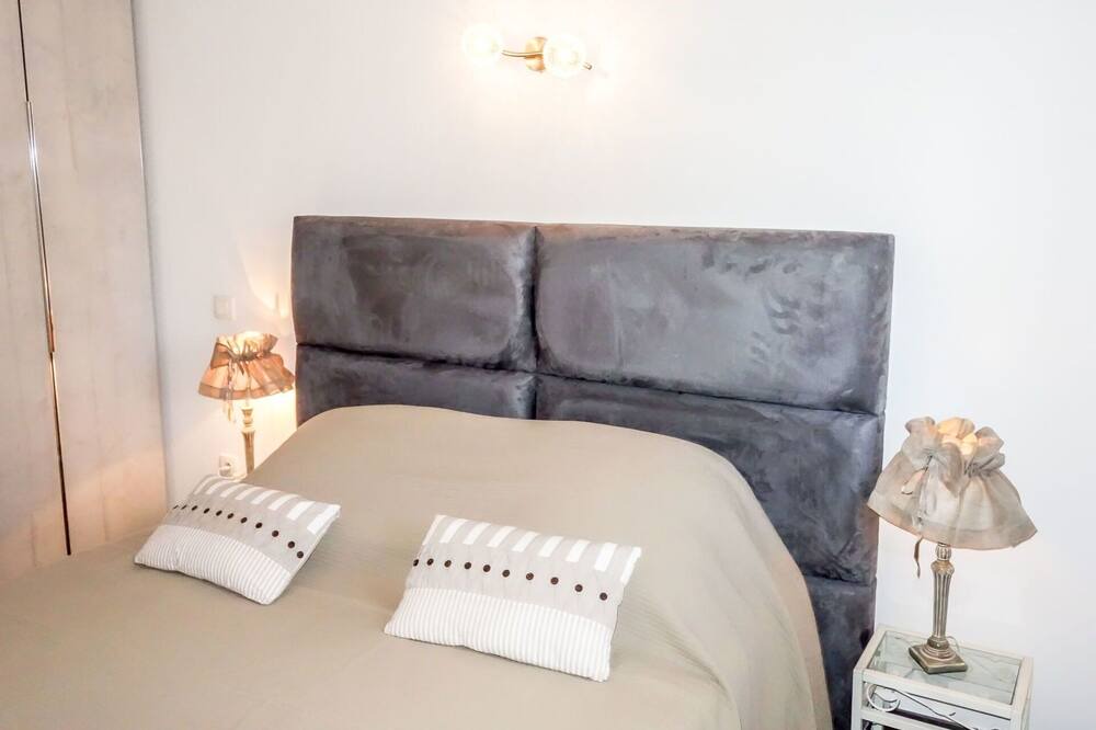 Photo of Bedroom in Saint-Laurent-d'Aigouze