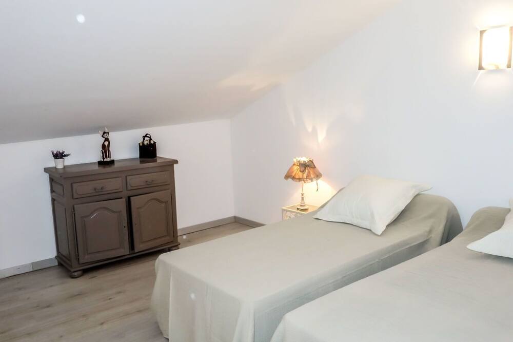 Photo of Bedroom in Saint-Laurent-d'Aigouze