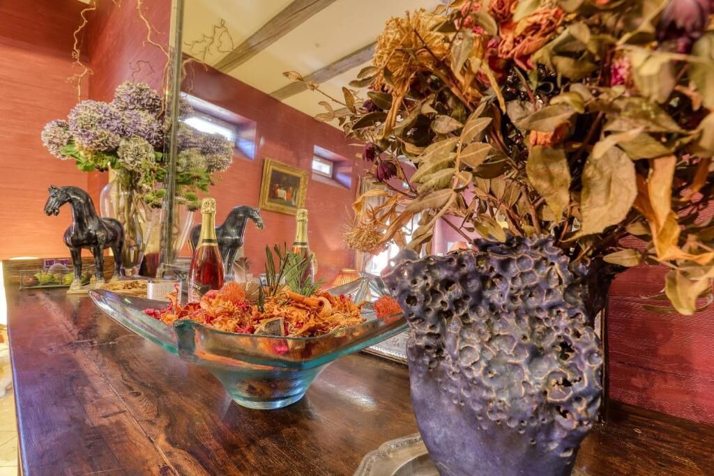 Photo of Others in Rodern