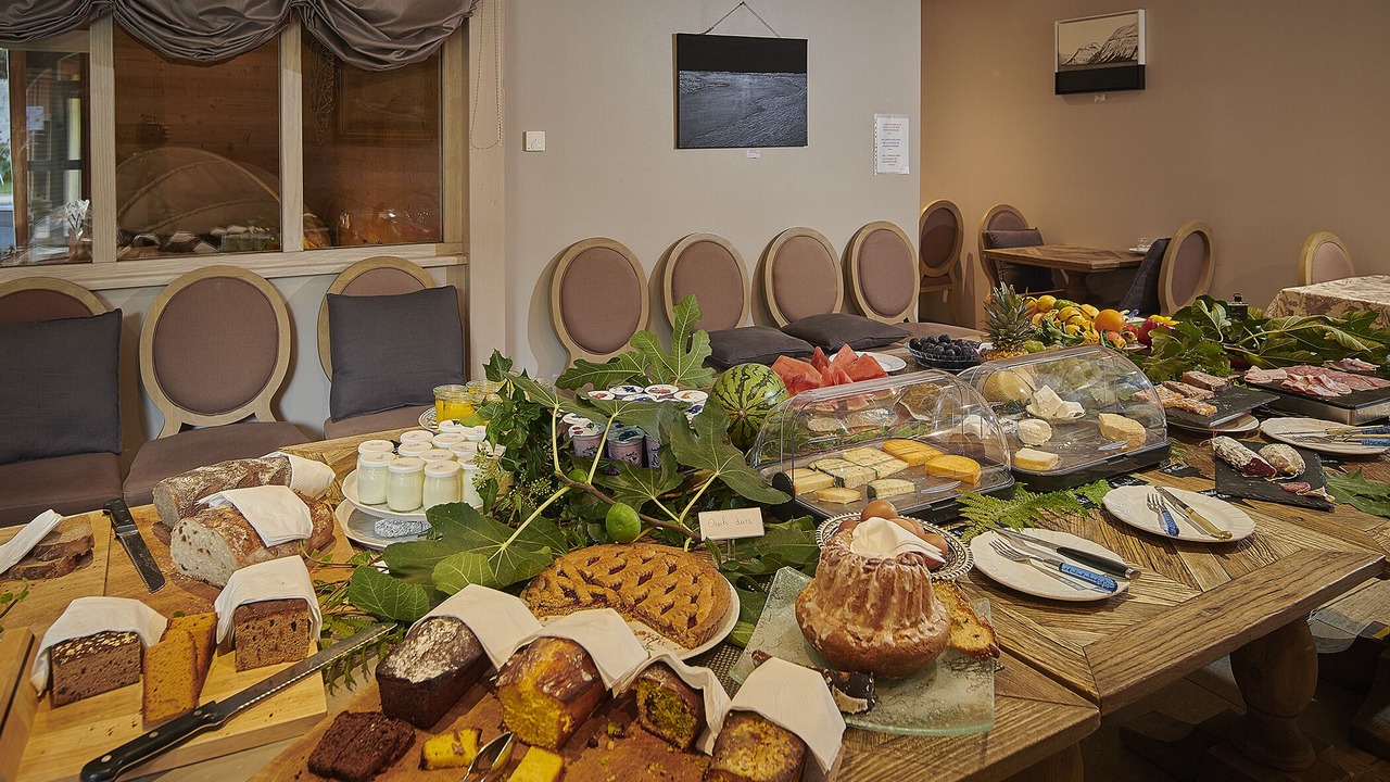 Photo of Others in Rodern