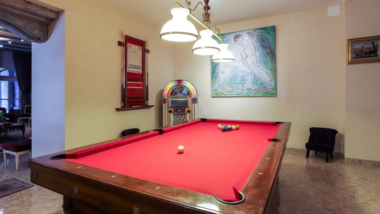 Photo of Others in Rodern