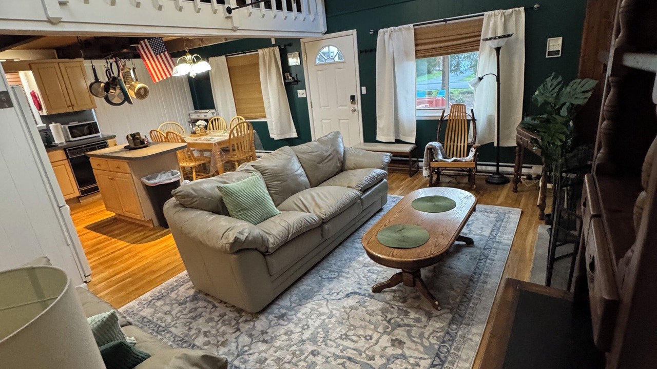 Photo of Livingroom in Tobyhanna