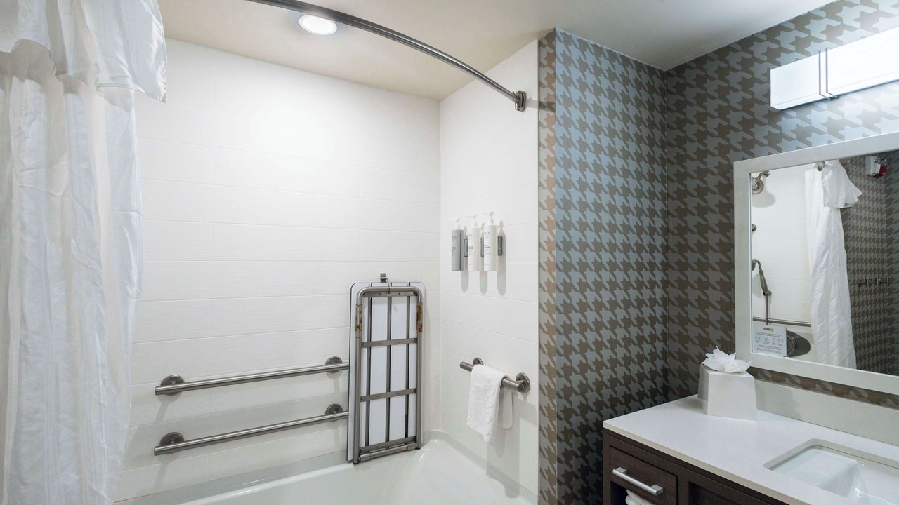 Photo of Bedroom in Centerville