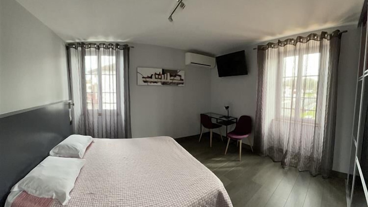 Photo of Others in Saint-Jean-le-Vieux