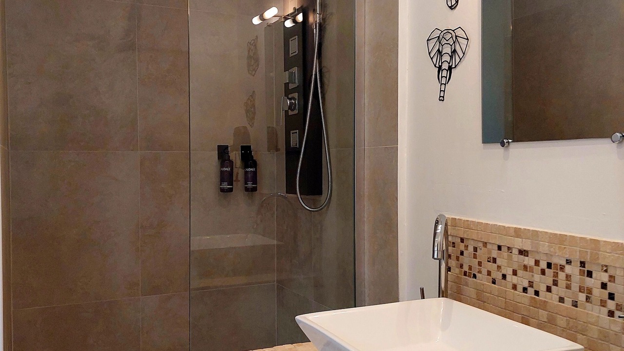 Photo of Bathroom in Murs