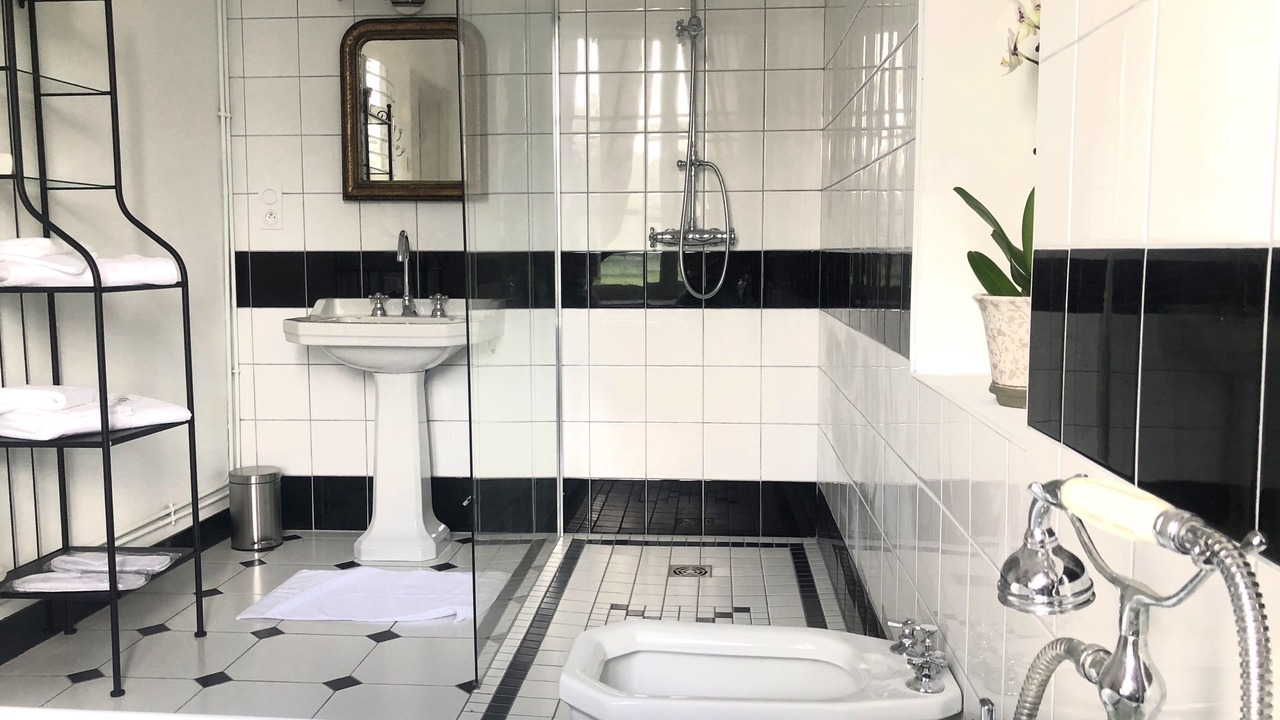 Photo of Bathroom in Falaise