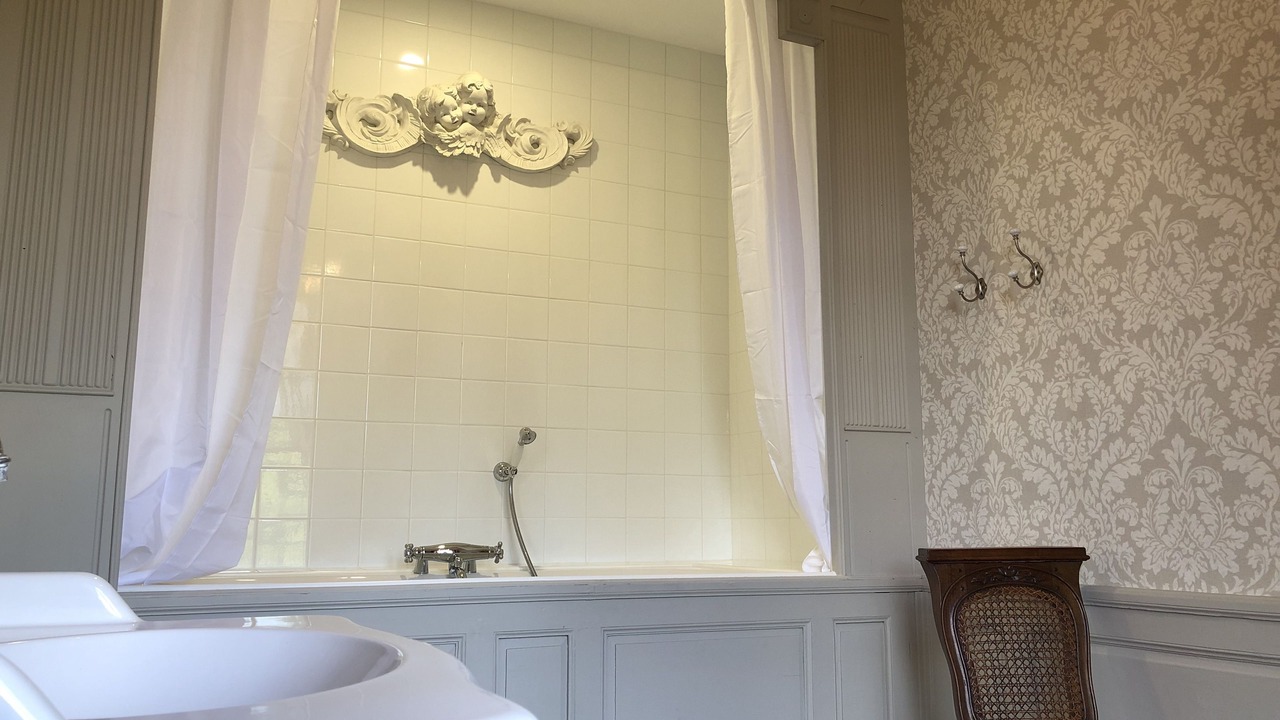 Photo of Bathroom in Falaise