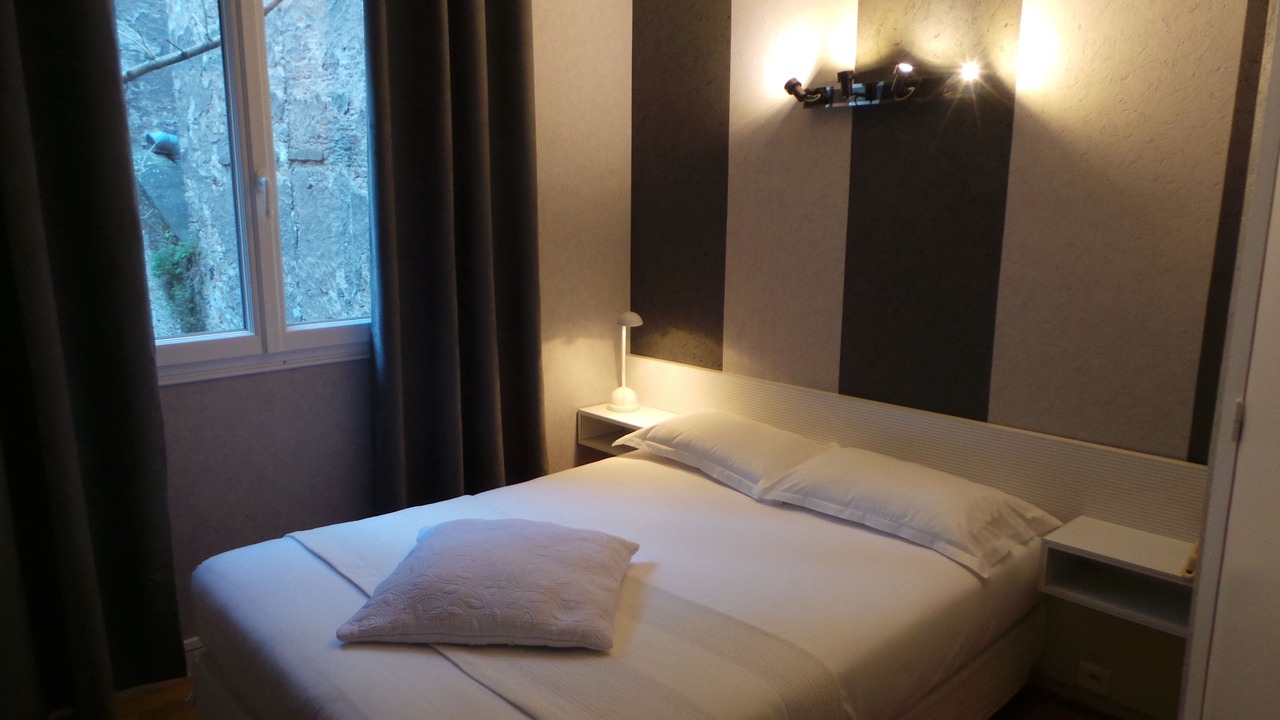 Photo of Bedroom in Graslin - Commerce