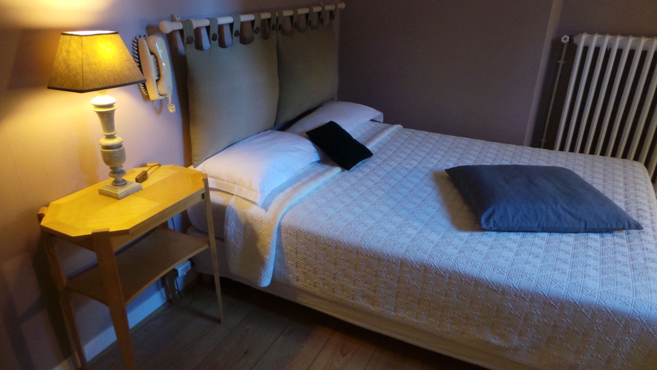 Photo of Bedroom in Graslin - Commerce