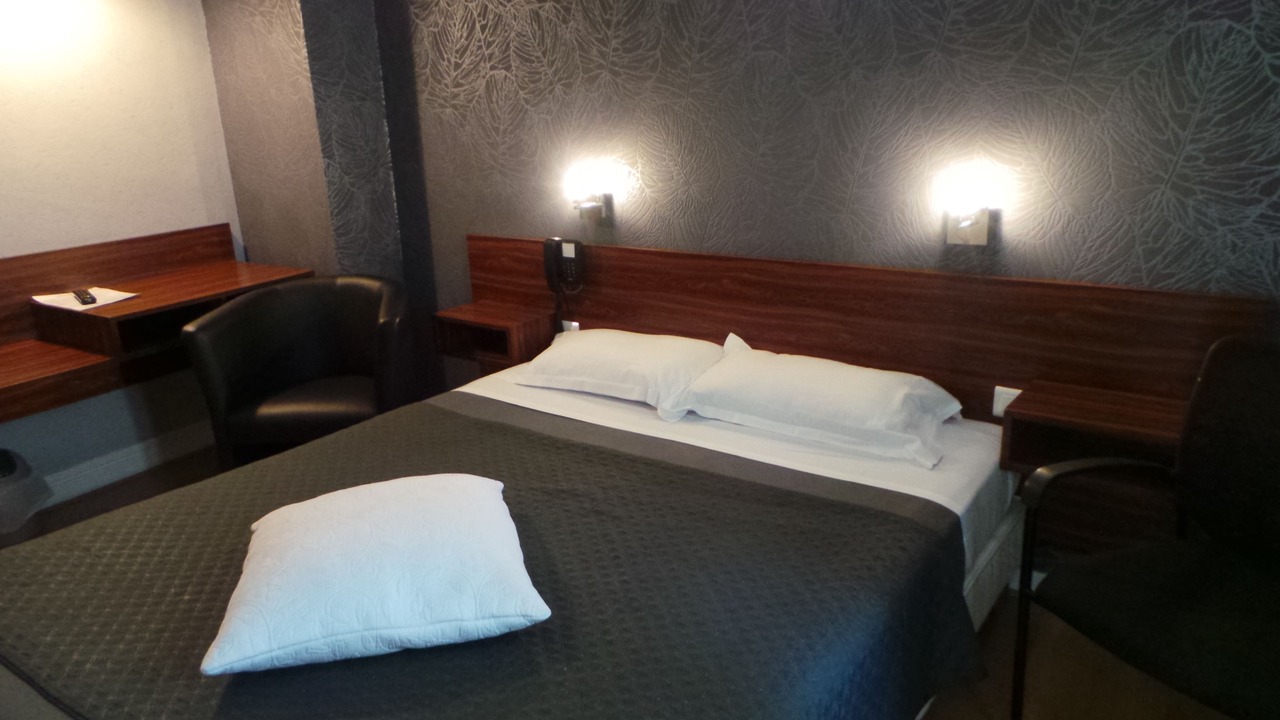 Photo of Bedroom in Graslin - Commerce