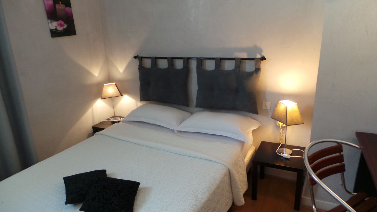 Photo of Bedroom in Graslin - Commerce