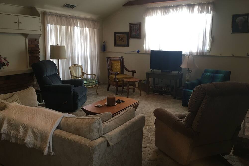 Photo of Livingroom in Canton