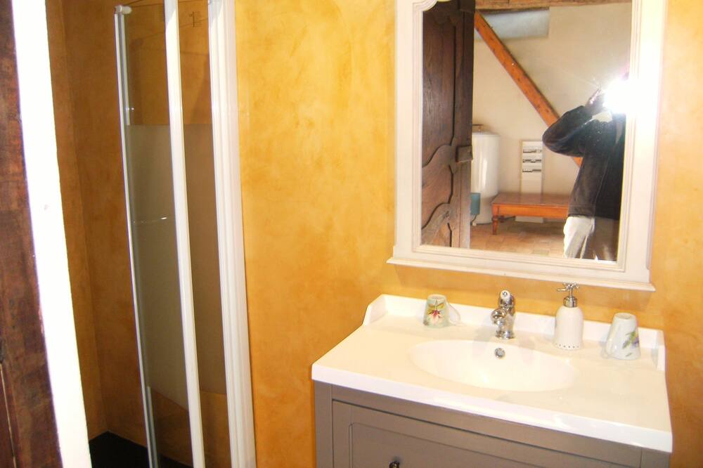 Photo of Bathroom in Dol-de-Bretagne