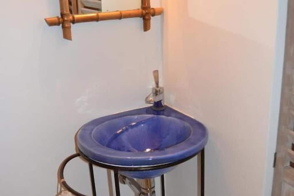 Photo of Bathroom in Dol-de-Bretagne