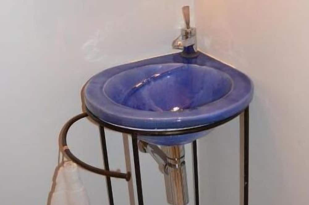 Photo of Bathroom in Dol-de-Bretagne