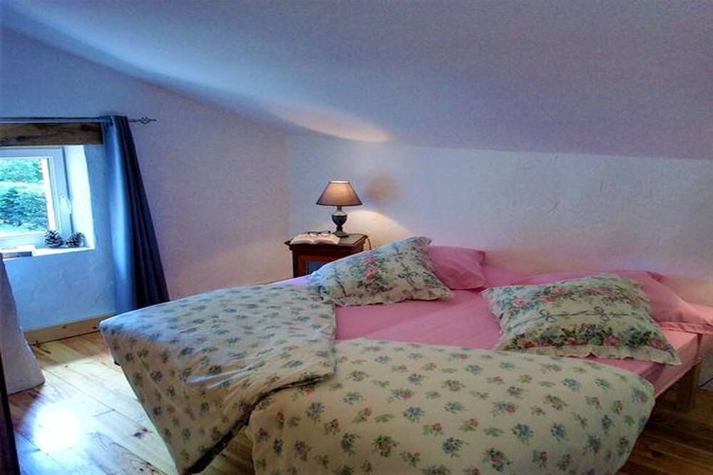 Photo of Bedroom in Sauveterre-la-Lemance
