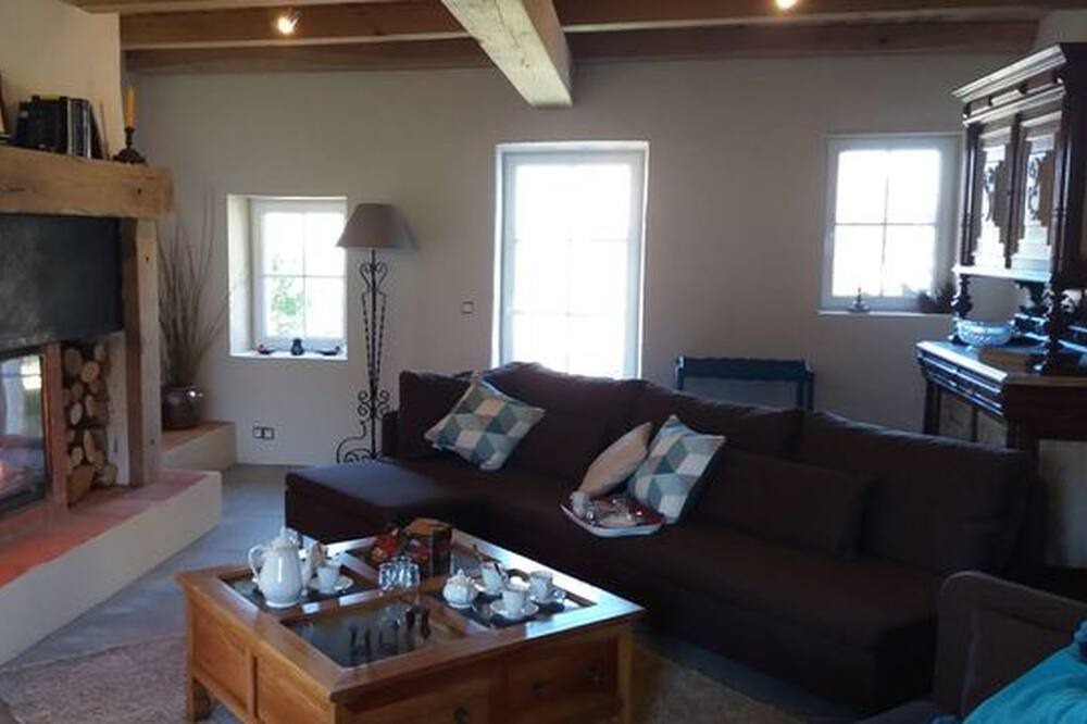 Photo of Livingroom in Sauveterre-la-Lemance