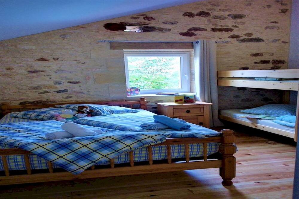 Photo of Bedroom in Sauveterre-la-Lemance