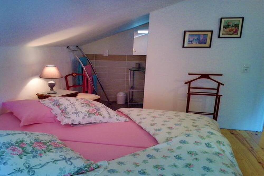 Photo of Bedroom in Sauveterre-la-Lemance