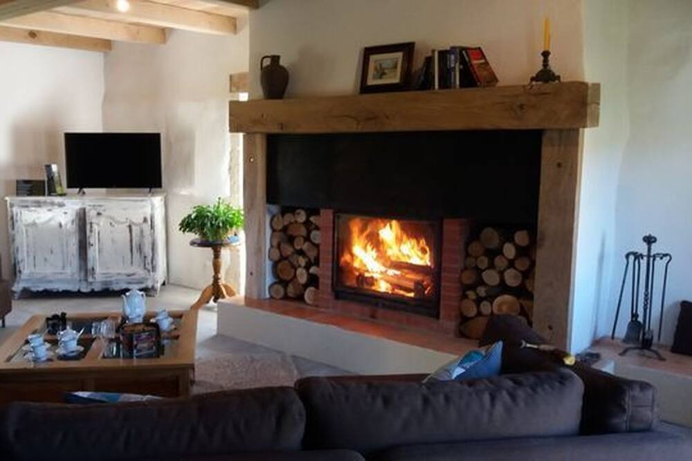 Photo of Livingroom in Sauveterre-la-Lemance