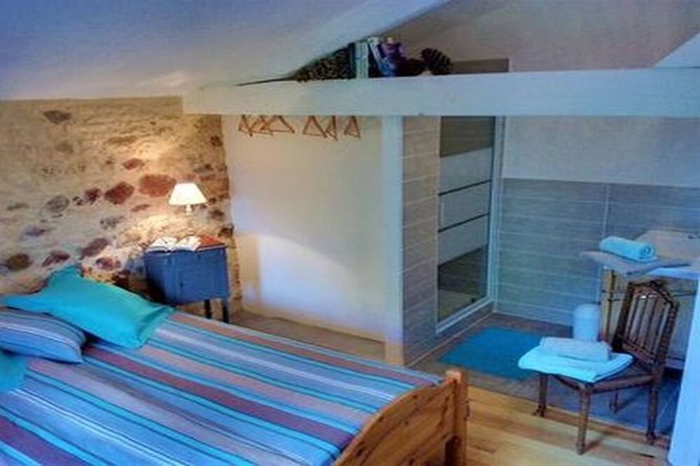 Photo of Bedroom in Sauveterre-la-Lemance