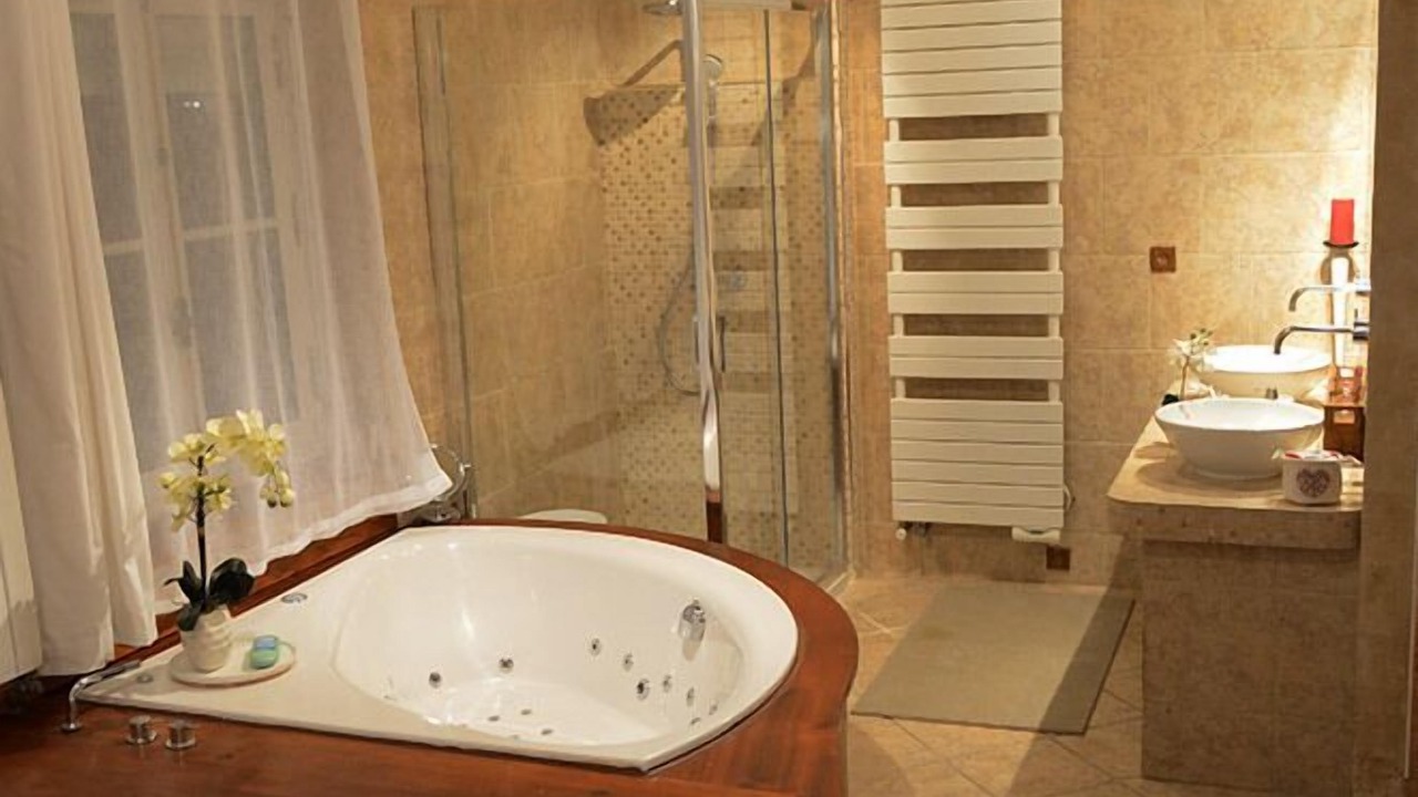 Photo of Bathroom in Old Lyon