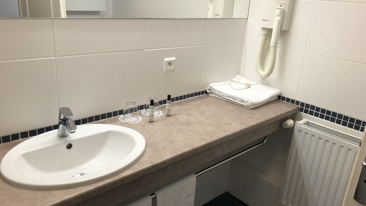 Photo of Bathroom in Saint-Leonard