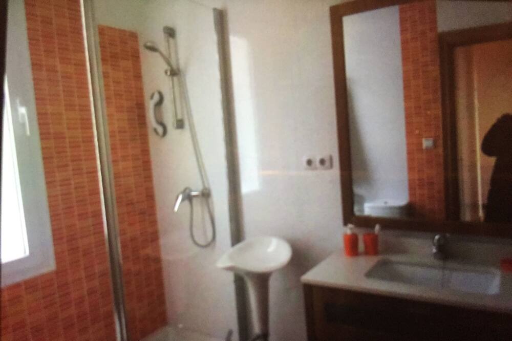 Photo of Bathroom in Romareda
