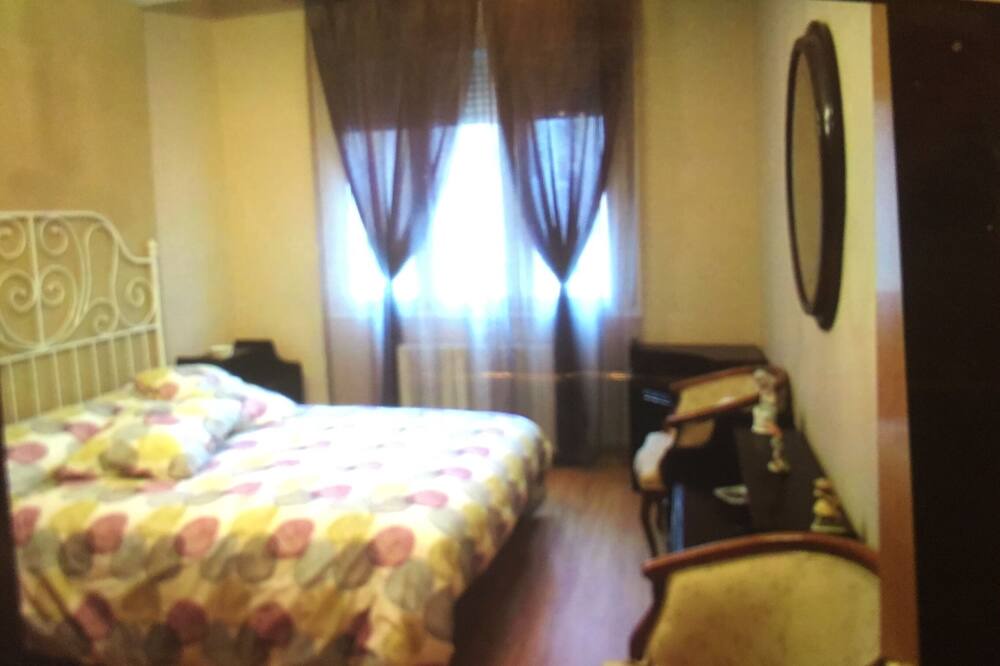 Photo of Bedroom in Romareda