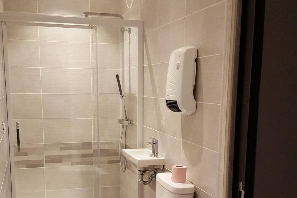 Photo of Bathroom in Saint-Andre-d'Olerargues
