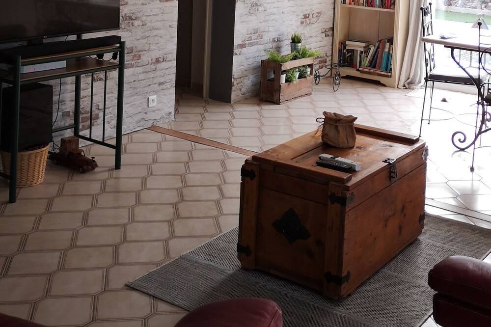 Photo of Livingroom in Saint-Andre-d'Olerargues