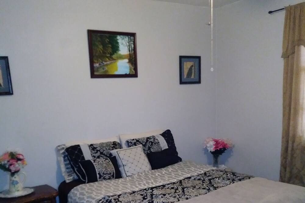 Photo of Bedroom in Collier Heights
