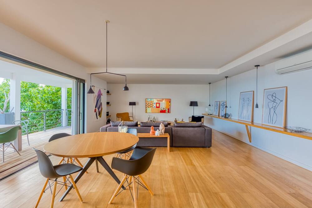 Photo of Livingroom in Cul de Sac