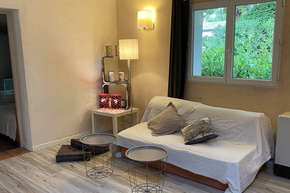Photo of Livingroom in Chateau Gombert