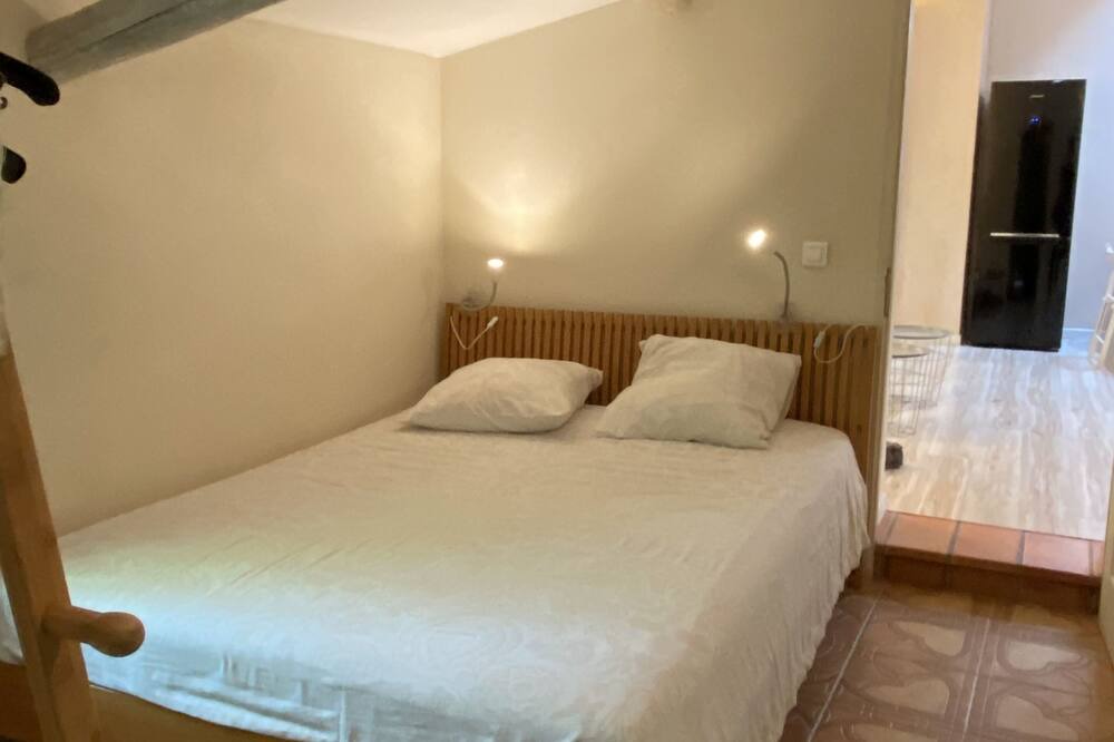 Photo of Bedroom in Chateau Gombert