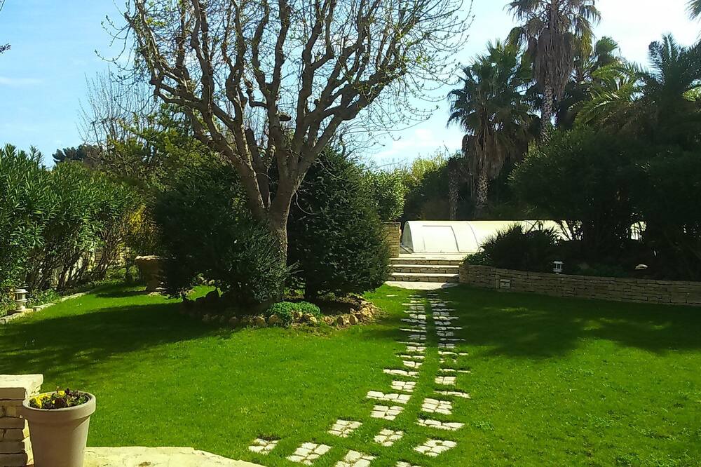 Photo of Outdoor in Chateau Gombert
