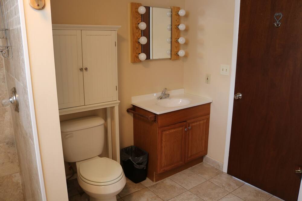 Photo of Bathroom in Fishers Landing